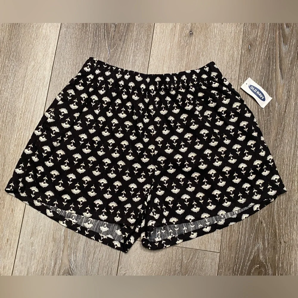 Old Navy Girl Shorts NWT Size Small 6-7 Years